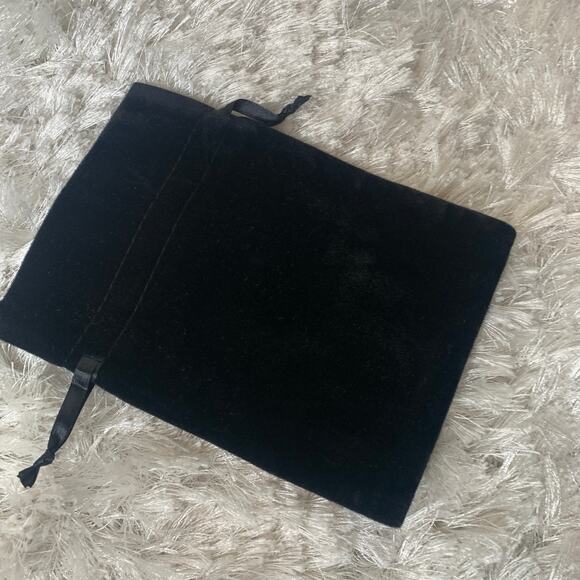 Velvet Jewelry Travel Storage Bag Like New 5 x 7" total - Picture 3 of 4